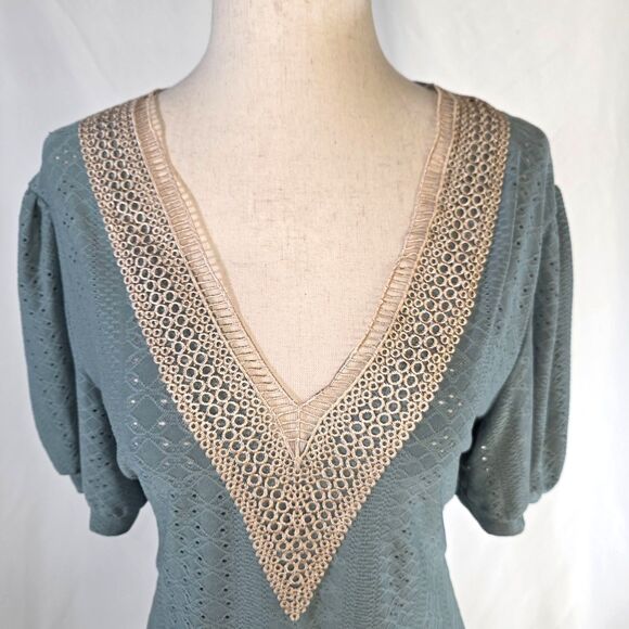 Beautiful Slimming Knit Top With Lacy V Neck Size Medium - Picture 5 of 8